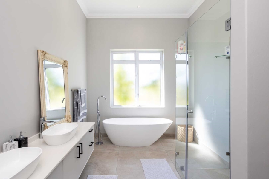 5 Bedroom Property for Sale in Val De Vie Estate Western Cape